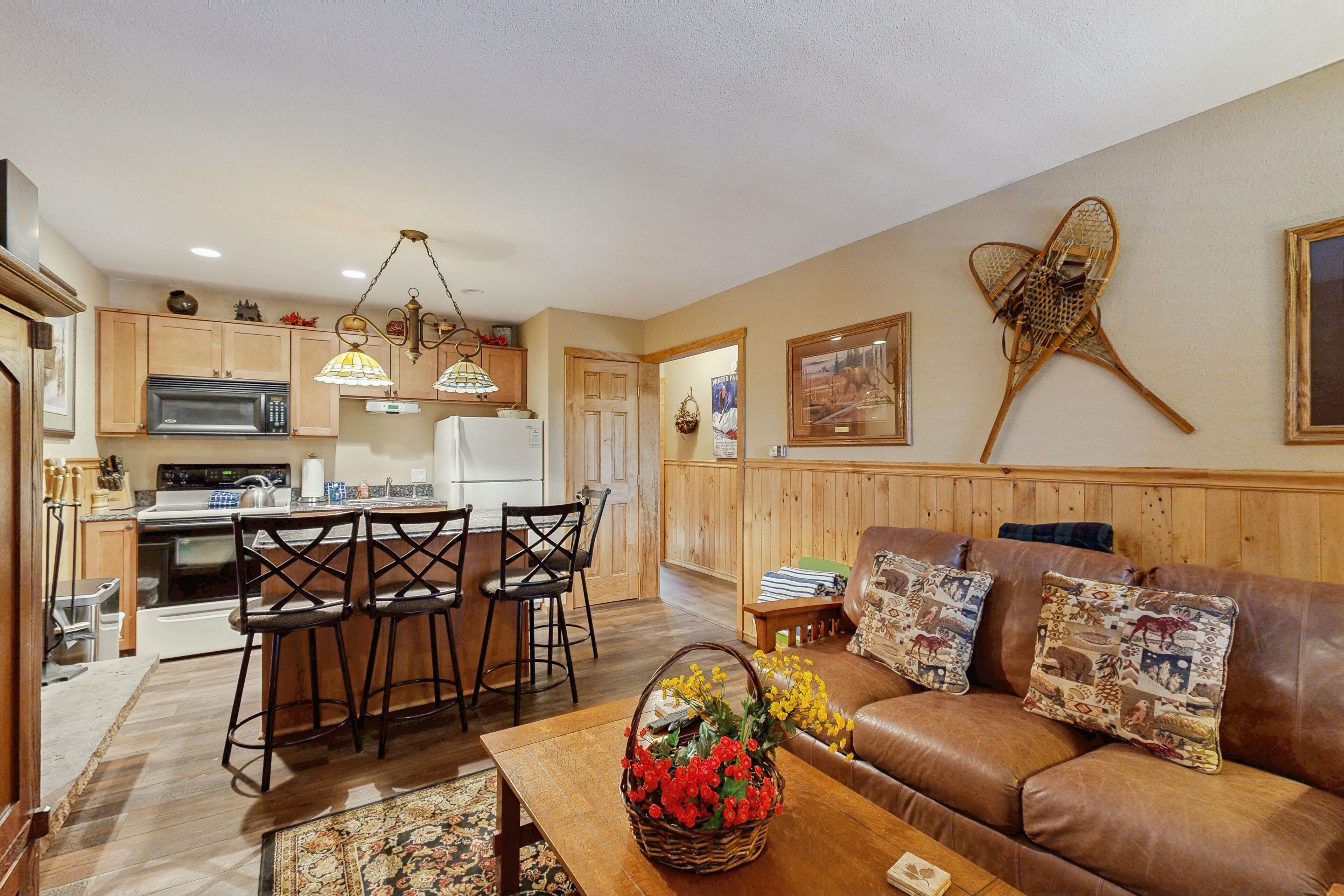 Televisión y chimenea 