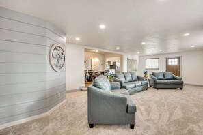 TV - 16 Mi to Paint Mines: Spacious Simla Home! (Simla)
