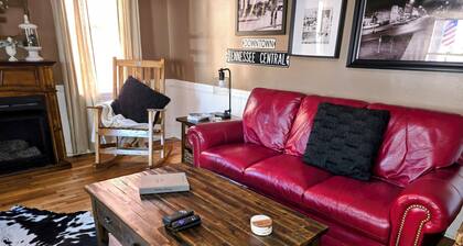 Near Murphy River Walk: Historic Downtown Home!