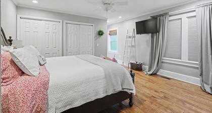 Near Murphy River Walk: Historic Downtown Home!
