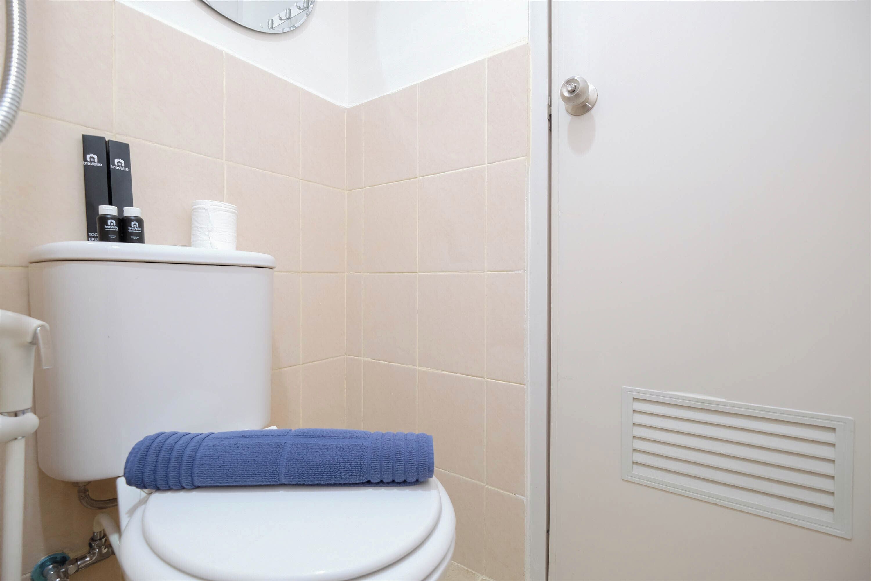 Standard-Apartment, 1 Schlafzimmer (Apartment) | Badezimmer | Dusche, kostenlose Toilettenartikel, Handtücher