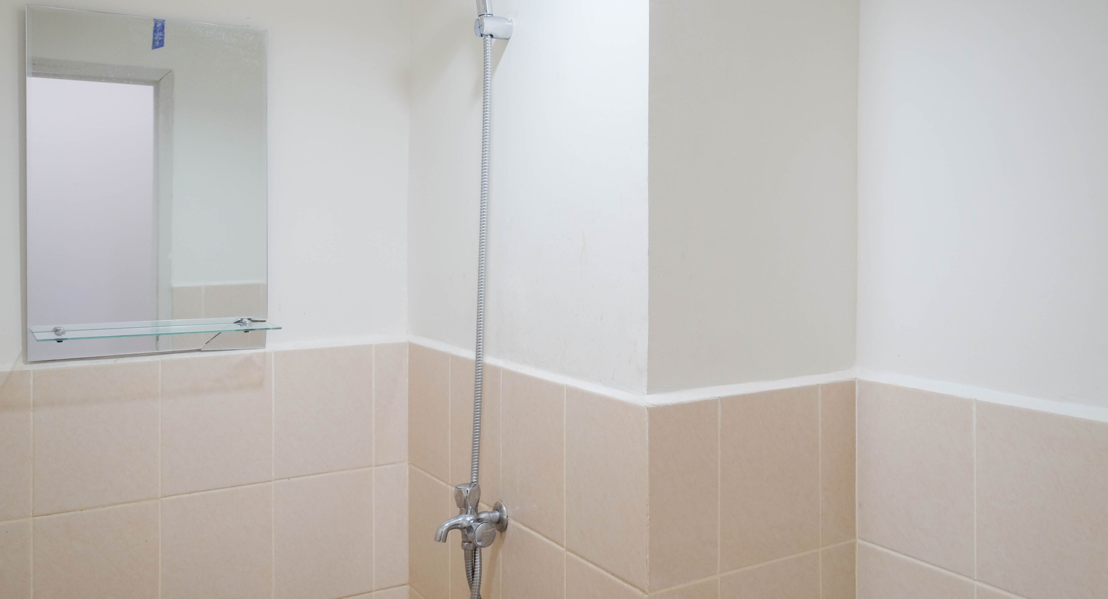 Standaard appartement, 1 slaapkamer (Apartment) | Badkamer | Een douche, gratis toiletartikelen, handdoeken