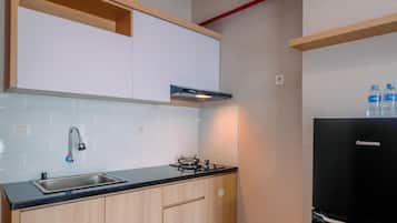 Standard Apartment, 1 Bedroom (Apartment) | Private kitchen | Fridge