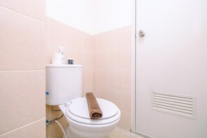 LĂ€genhet Standard - 2 sovrum (Apartment) | Badrum | Dusch, gratis toalettartiklar och handdukar