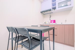 Apartamento estándar, 2 habitaciones (Apartment) | Servicio de comidas en la habitación