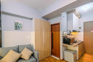 Room - Enjoy and New Furnished Studio at Podomoro Golf View Apartment (Gunung Putri)