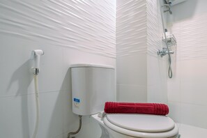 Studio Standard - 1 sovrum (Apartment) | Badrum | Dusch, gratis toalettartiklar och handdukar