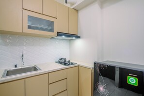 Private kitchen - Nice and Comfort 2BR at Podomoro Golf View Apartment (Gunung Putri)