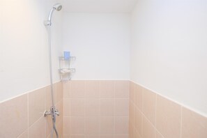 สแตนดาร์ดอพาร์ทเมนท์, 1 ห้องนอน (Apartment) | ห้องน้ำ | ฝักบัว, ของใช้ในห้องน้ำฟรี, ผ้าเช็ดตัว