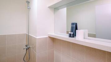 Studio Standar, 1 kamar tidur (Apartment) | Kamar mandi | Shower, perlengkapan mandi gratis, dan handuk