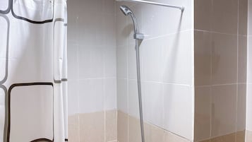 Standard Apartment, 1 Bedroom (Apartment) | Bathroom | Shower, free toiletries, towels