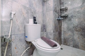 Ducha, artículos de tocador gratuitos, toallas