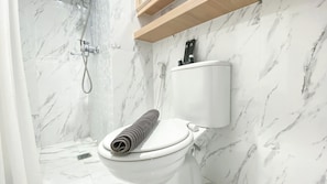Bathroom - Best Deal and Homey 3BR Podomoro Golf View Apartment (Gunung Putri)