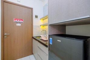 Standard Studio, 1 Bedroom (Apartment) | Private kitchen | Fridge, rice cooker