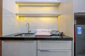 Standard Studio, 1 Bedroom (Apartment) | Private kitchen | Fridge, rice cooker