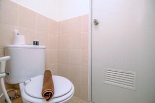 Ducha, artículos de tocador gratuitos, toallas