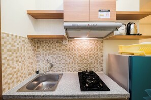 Private kitchen - Comfort and Modern Studio Podomoro Golf View Apartment (Gunung Putri)