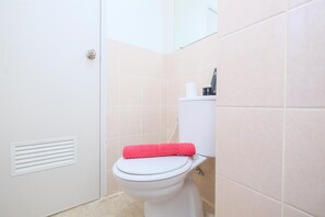 Bathroom - Comfort 2BR at 15th Floor Podomoro Golf View Apartment (Gunung Putri)