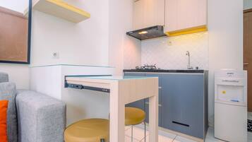 Standard Apartment, 1 Bedroom (Apartment) | In-room dining