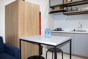 Standard Apartment, 1 Bedroom (Apartment) | In-room dining