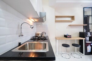 Standard Apartment, 1 Bedroom (Apartment) | Private kitchen | Fridge