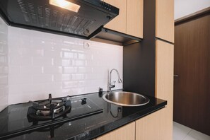 Standard Apartment, 1 Bedroom (Apartment) | Dapur peribadi | Peti sejuk, periuk nasi