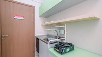 Standard Studio, 1 Bedroom (Apartment) | Private kitchen | Fridge, rice cooker