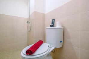 Standard Studio, 1 Bedroom (Apartment) | Bathroom | Shower, free toiletries, towels - Contemporary Studio at Podomoro Golf View Apartment (Gunung Putri)