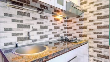 Apartamento standard, 1 quarto (Apartment) | Cozinha privada | Geladeira, panela elétrica de arroz