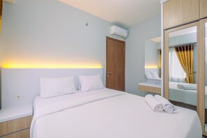 Guests can enjoy a comfortable stay in this well-appointed room featuring a neatly made bed and convenient amenities.