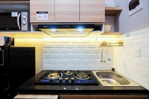 Private kitchen - Brand New and Fresh Studio Podomoro Golf View Apartment (Gunung Putri)