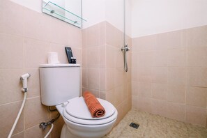 Lägenhet Standard - 1 sovrum (Apartment) | Badrum | Dusch, gratis toalettartiklar och handdukar