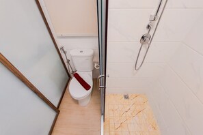Appartamento Standard, 1 camera da letto (Apartment) | Bagno | Doccia, set di cortesia gratuito, asciugamani