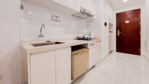 Standard Apartment, 1 Bedroom (Apartment) | Dapur peribadi | Peti sejuk 