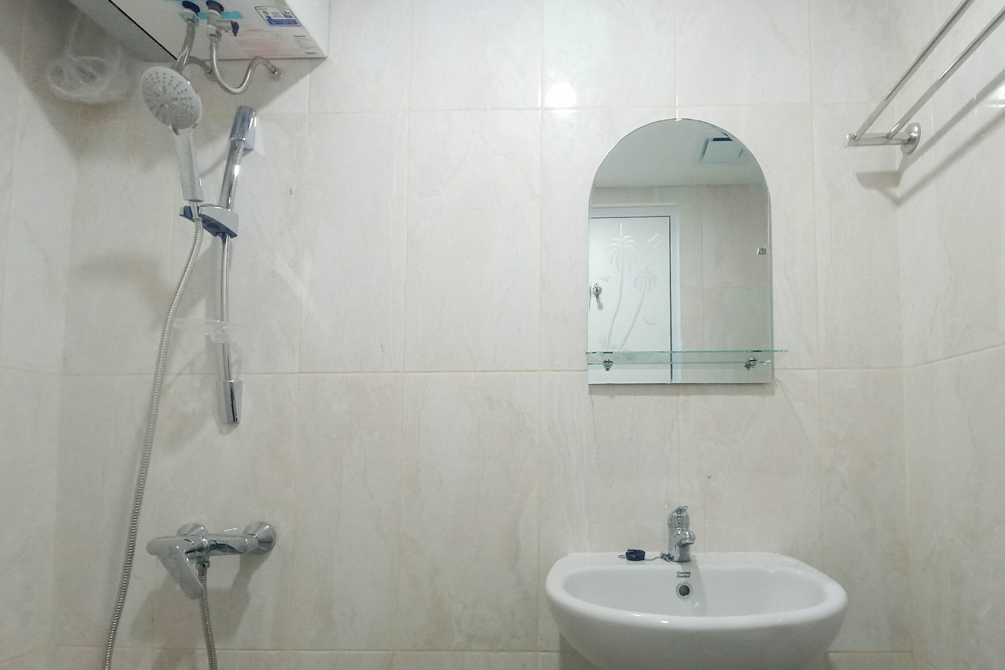 Standard Studio, 1 Bedroom (Apartment) | Bathroom | Shower, free toiletries, towels