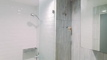 Standard Apartment, 1 Bedroom (Apartment) | Bathroom | Shower, free toiletries, towels