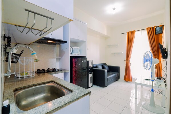 Standard Apartment, 1 Bedroom (Apartment) | Private kitchen | Fridge, rice cooker - Comfy 1BR with Extra Room Podomoro Golf View Apartment (Gunung Putri)
