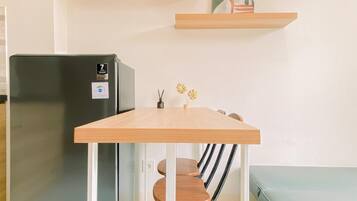 Standard Apartment, 1 Bedroom (Apartment) | In-room dining