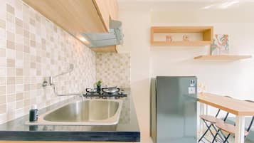 Standard Apartment, 1 Bedroom (Apartment) | Private kitchen | Fridge