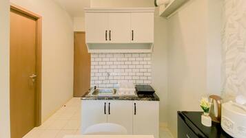 Standard Apartment, 1 Bedroom (Apartment) | Private kitchen | Fridge, rice cooker