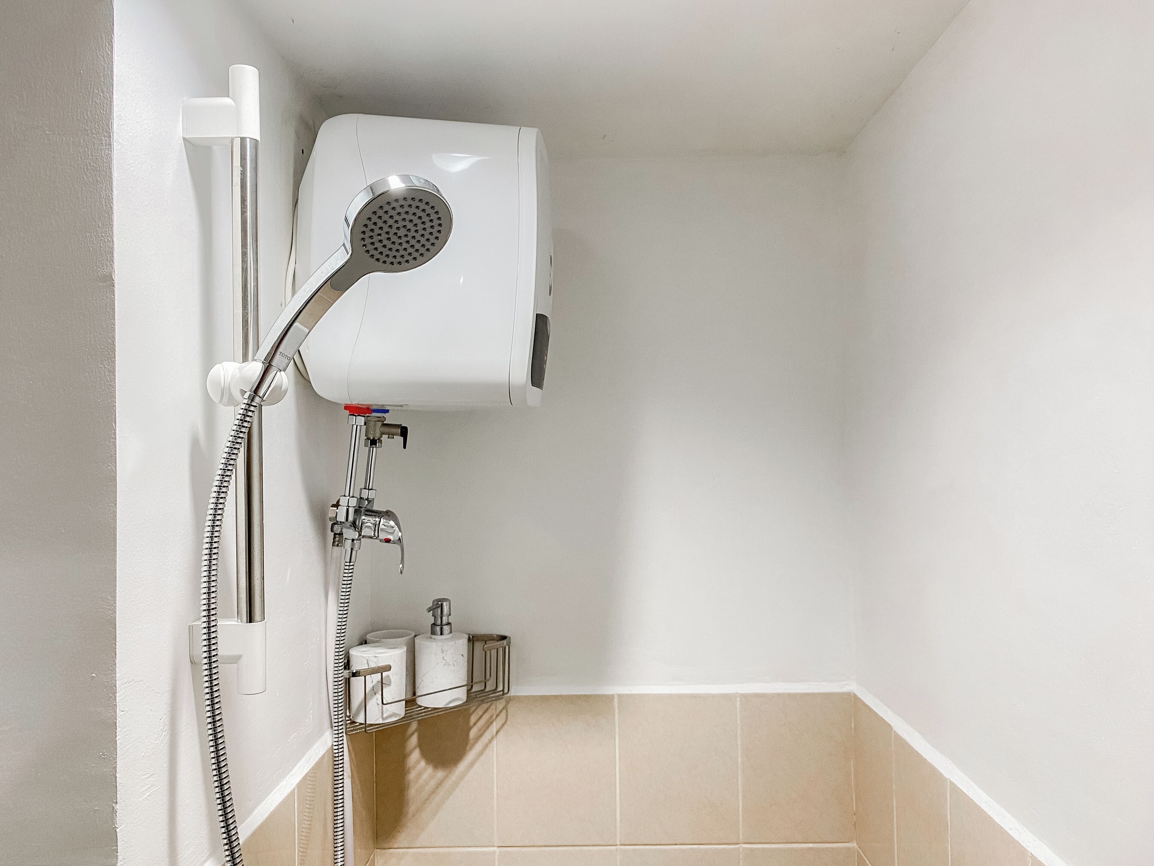 Ducha, artículos de tocador gratuitos, toallas