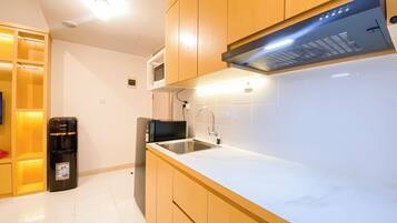 Standard Apartment, 1 Bedroom (Apartment) | Private kitchen | Fridge