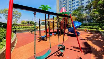 子供用の遊び場 - 屋外