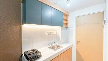Apartamento standard, 1 quarto (Apartment) | Cozinha privada | Geladeira, panela elétrica de arroz