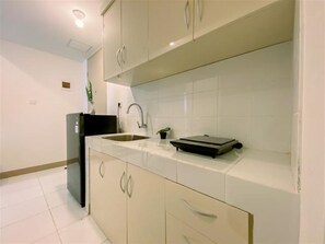 Standard Apartment, 1 Bedroom (Apartment) | Dapur peribadi | Peti sejuk, periuk nasi