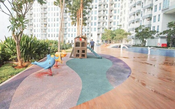 Área de juegos infantiles al aire libre