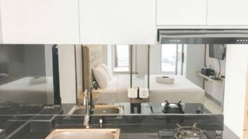 Standard-studio, 1 makuuhuone (Apartment) | Yksityinen keittiö | Jääkaappi, riisinkeitin