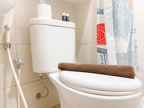 Standard Apartment, 1 Bedroom (Apartment) | Bathroom | Shower, free toiletries, towels - Simply Look 1BR at Gateway Pasteur Apartment (Cimahi)