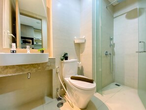 Standard Studio, 1 Bedroom (Apartment) | Bathroom | Shower, free toiletries, towels - Best View and Comfy Studio at Gold Coast Apartment (Jakarta)
