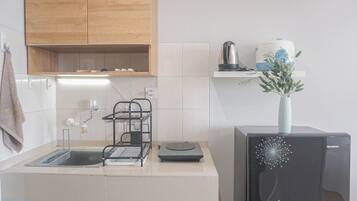Standard Studio, 1 Bedroom (Apartment) | Private kitchen | Fridge, electric kettle, rice cooker